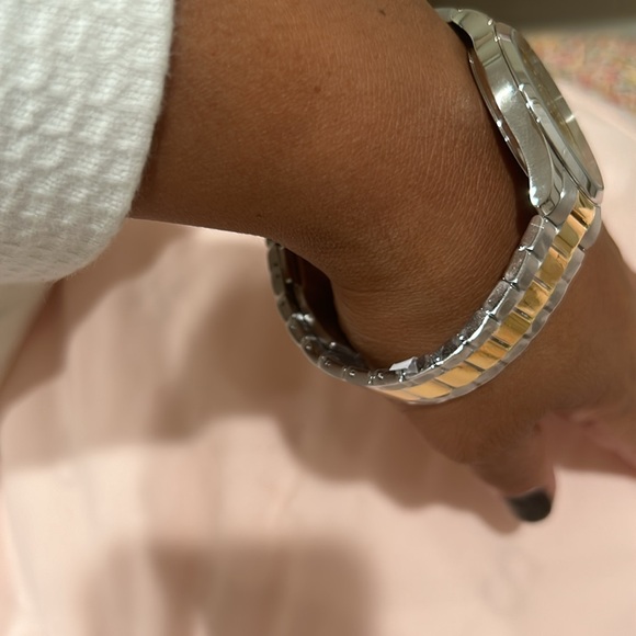 Authentic Gucci watch PRICE IS STERN/willing to trade - Picture 10 of 12